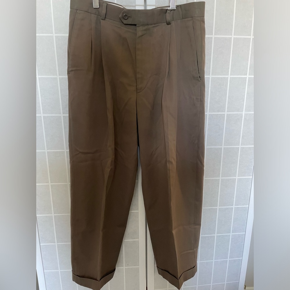 Veloce Men’s Dress Pants Polyester blend Cuffed Pleated, Brown, Size 30 x 30.